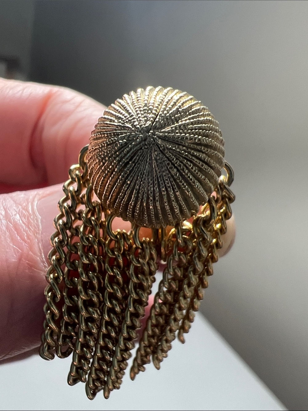 Golden Chain Tassel Dome Clip-On Earrings - Vintage - Picture 2 of 13